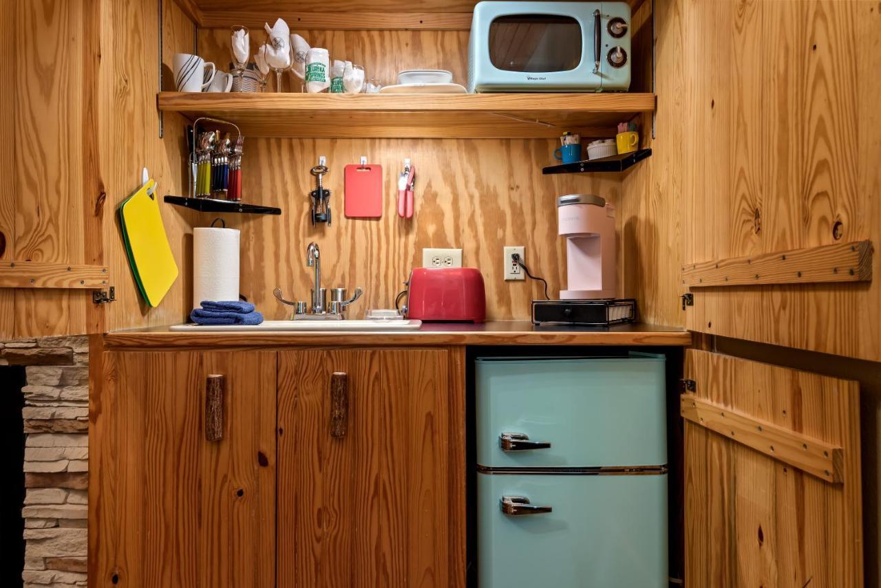 The Woods Cabins Юрека Спрингс Екстериор снимка