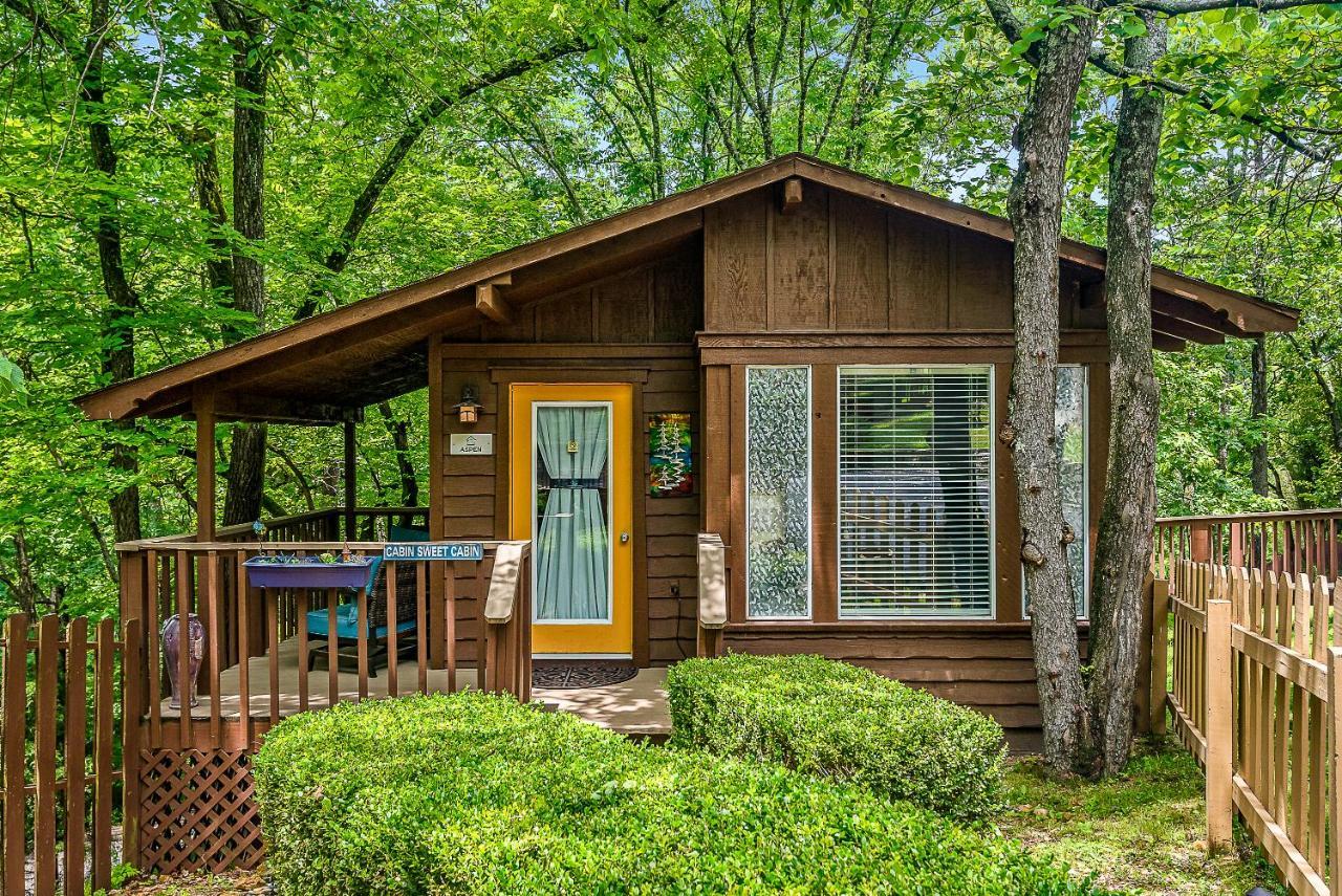 The Woods Cabins Юрека Спрингс Екстериор снимка